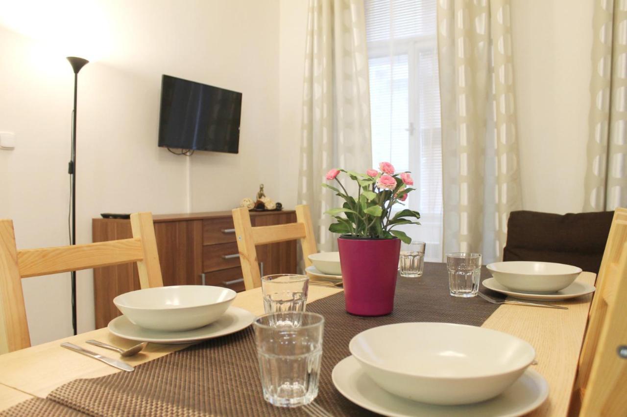 Modern Apartment Ve Smeckach 28 Praga Exterior foto