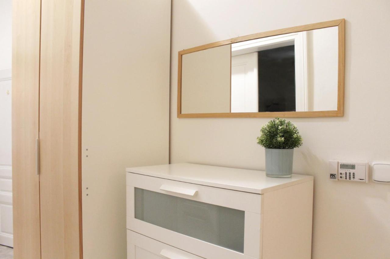 Modern Apartment Ve Smeckach 28 Praga Exterior foto