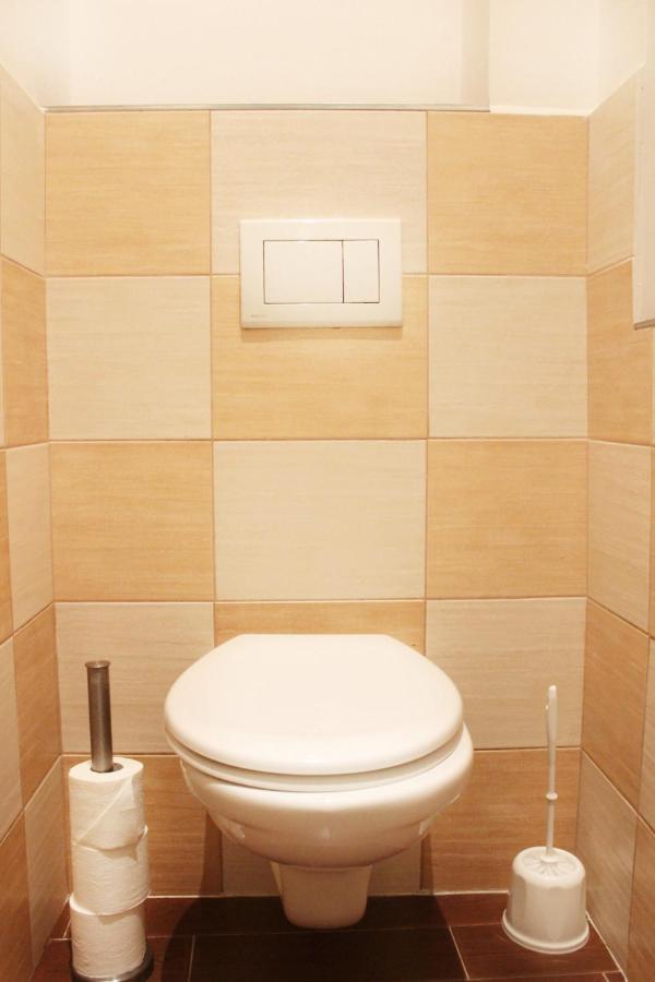 Modern Apartment Ve Smeckach 28 Praga Exterior foto